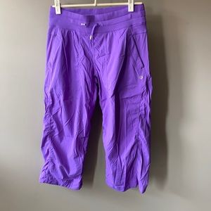 Lululemon crop pant.